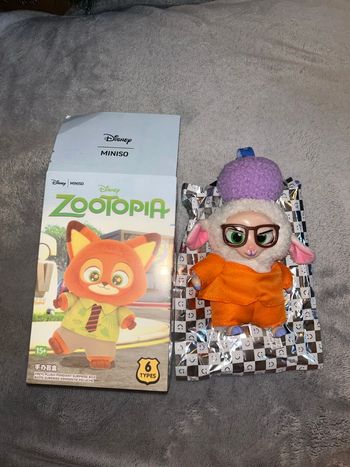 Peluche porte clefs style labubu zootopia Disney