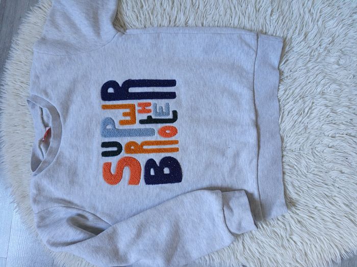 Pull enfant tape a l'oeil