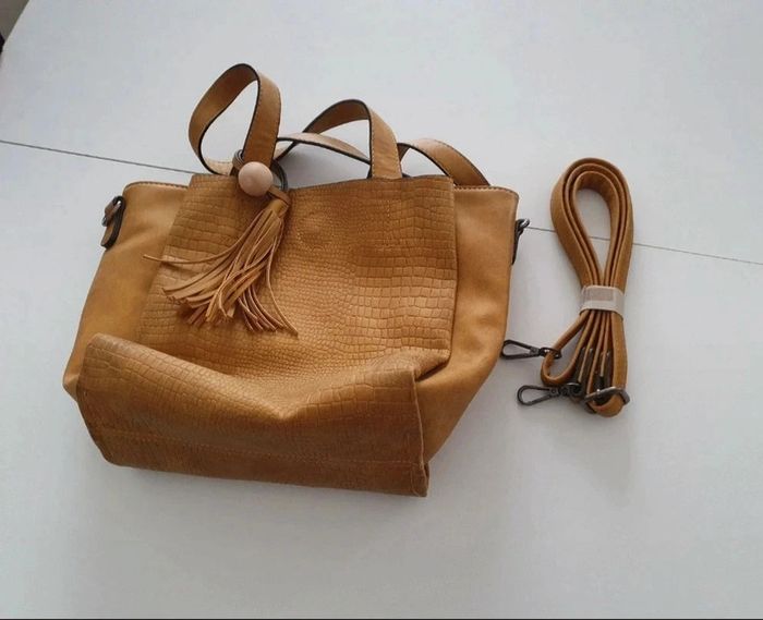 Sac à main et bandoulière