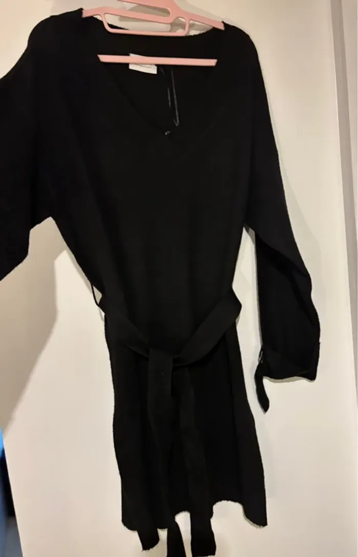 Jolie robe noir col V La City taille XL - 42 neuve - photo numéro 4