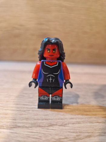 Figurine type lego She-Hulk rouge Marvel