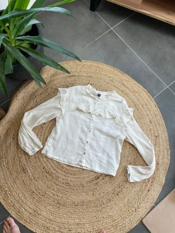 Chemise à volants beige Kiabi