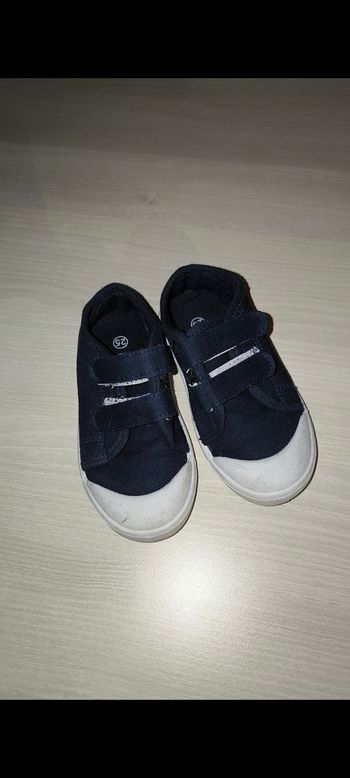Basket bleu marine taille 25