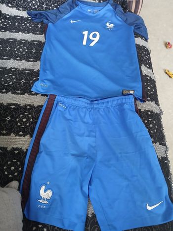 Vêtements sports garçon différents taille