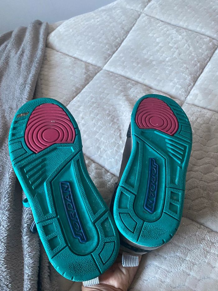 Baskets Jordan 35,5 - photo numéro 4