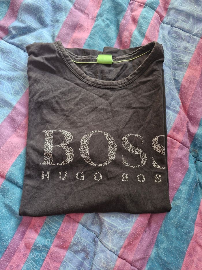 Très beau tshirt imprimé Hugo Boss - photo numéro 2