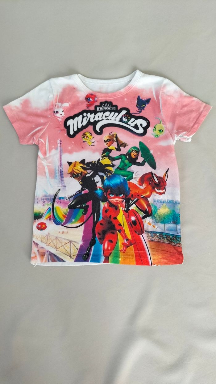 🤍 T-shirt manches courtes Miraculous - 4 ans - Pas de marque - En bon état 🤍