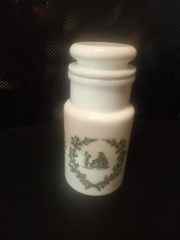 Petit pot en verre opale avec décors 