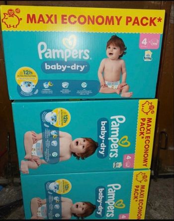 Trois carton de  couches  Pampers taille 4 normal 