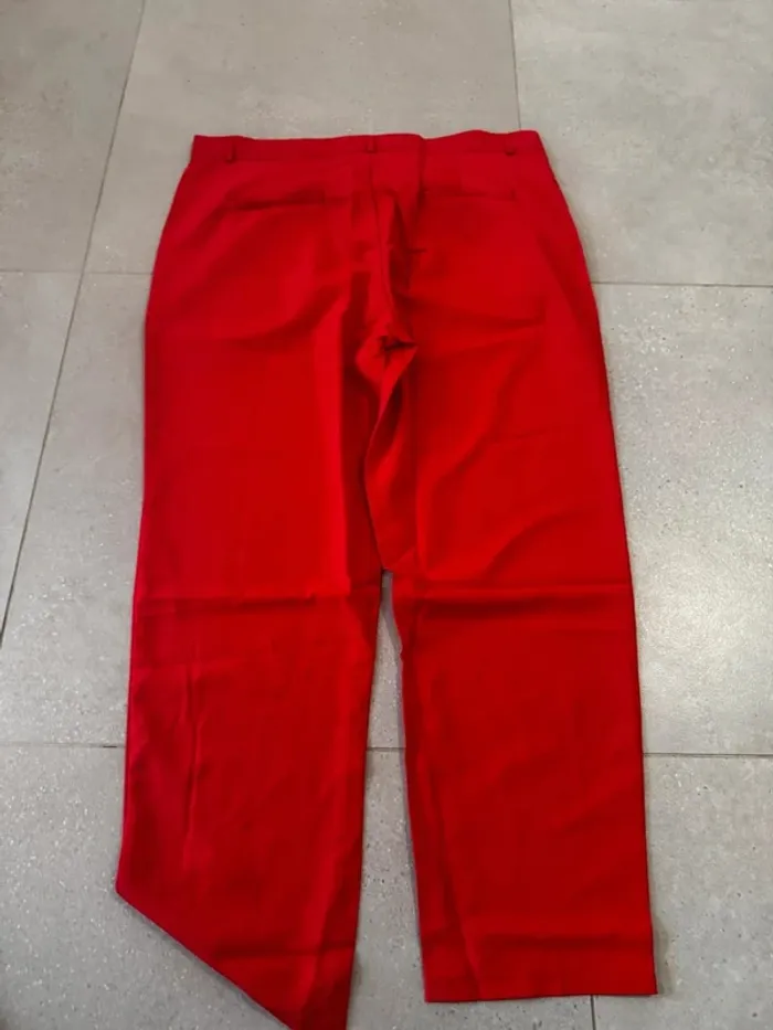 Pantalon rouge XXL, très bon état, 52x110cm - photo numéro 4