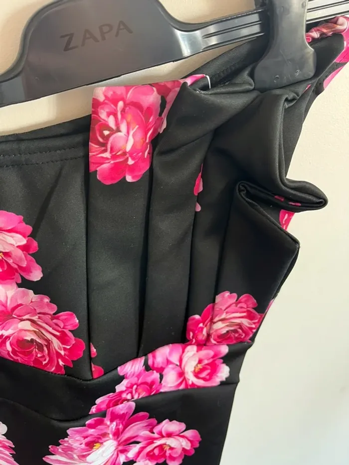 Robe de soirée mariage noir et rose fleurs sexy - photo numéro 2