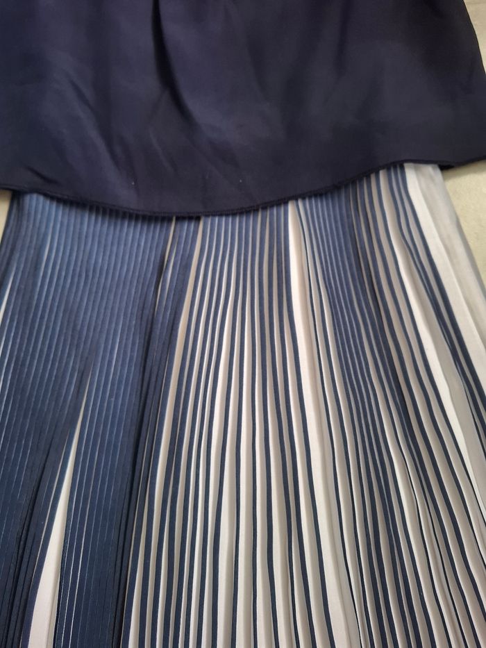 Robe 3 pommes 5/6 ans - photo numéro 4