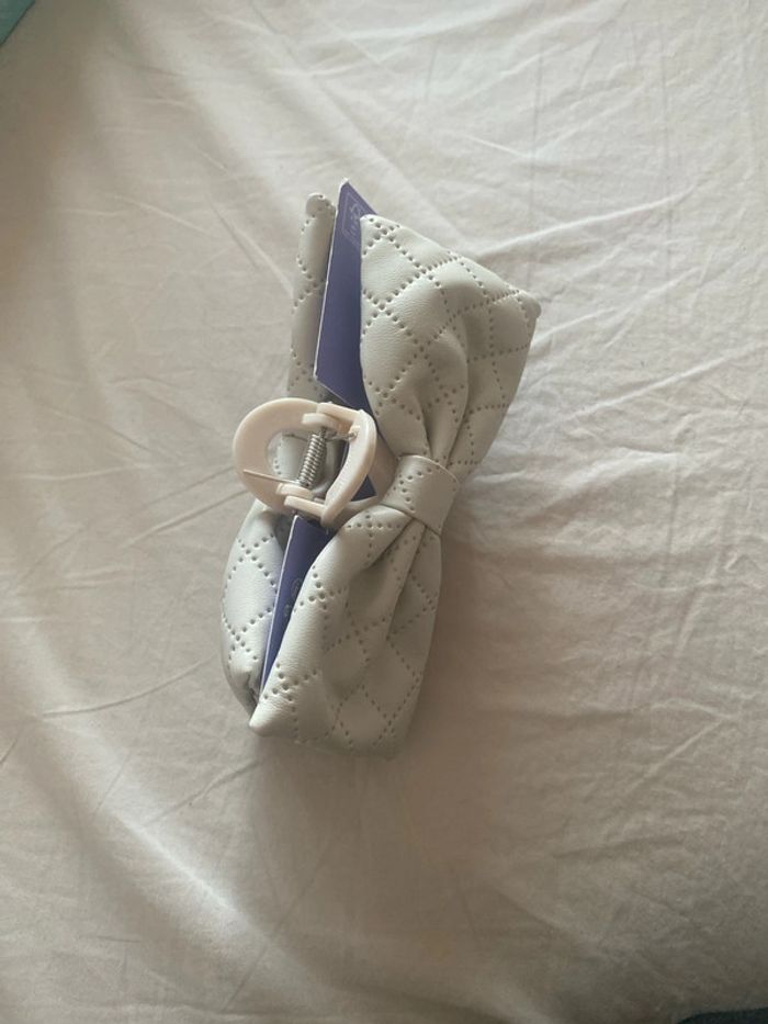 Pince à cheveux neuf