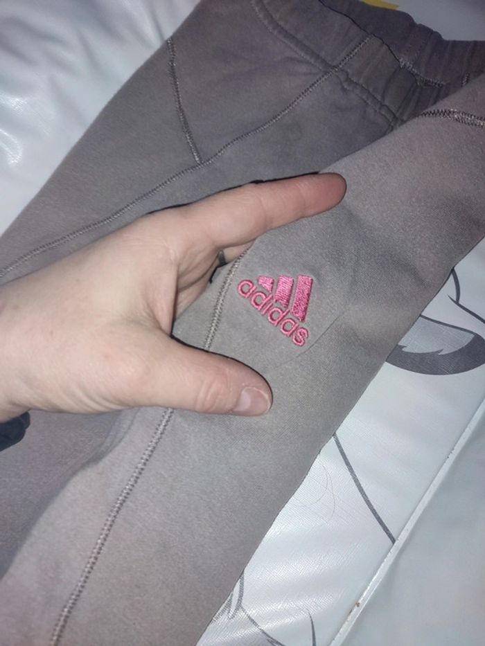 Pantalon adidas taille 18 mois - photo numéro 2