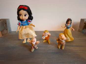 Lot de figurines disney princesses blanche neige mini animators nains home vidéo et poupée matel