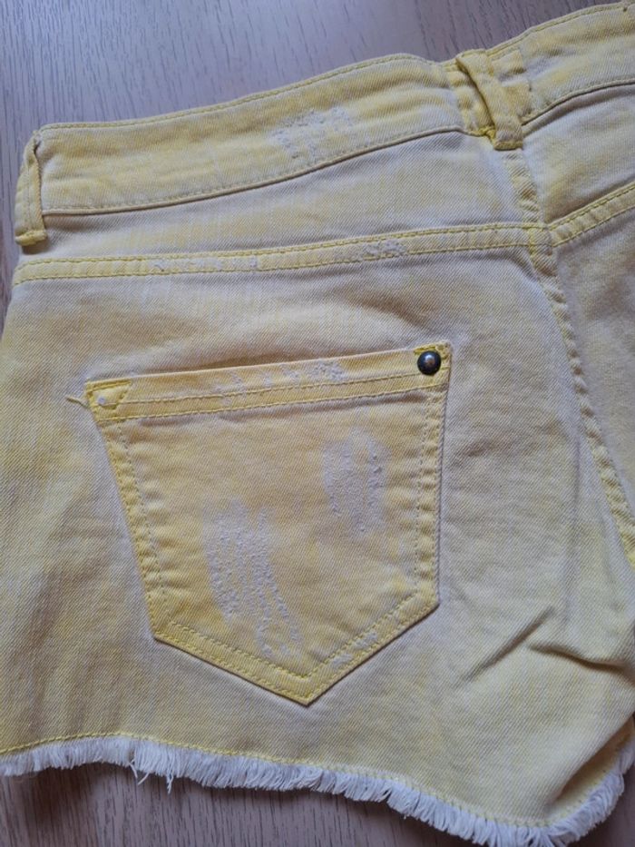 Short jaune délavé - photo numéro 4