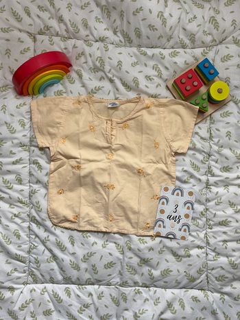 teeshirt manches courtes jaune pâle 3 ans