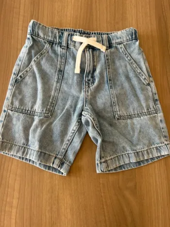 Très beau short en jeans kiabi 8 ans