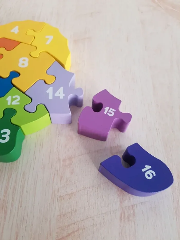 Puzzle spinosaure en bois chiffres et couleurs - photo numéro 7