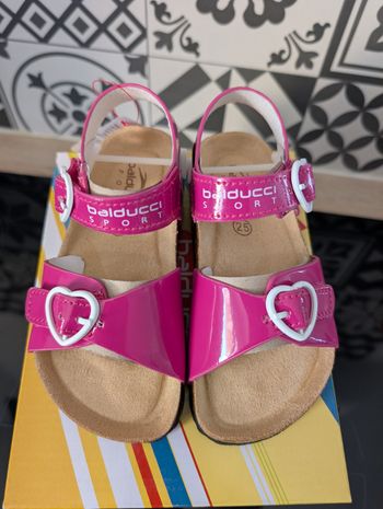 Sandales d'été fille. Taille 23. Neuf. Balducci 