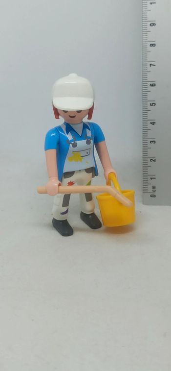 Femme peintre avec seau et accessoire playmobil