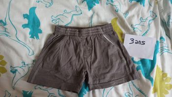 Short 3 ans