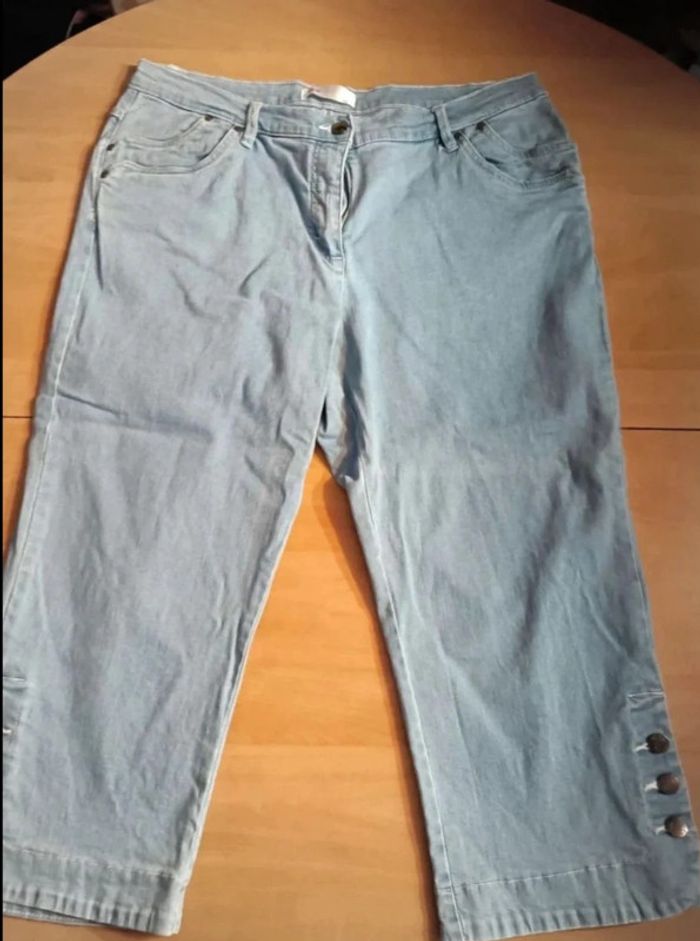 Pantacourt jean très bon état 48