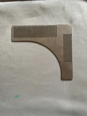 Peigne à barbe