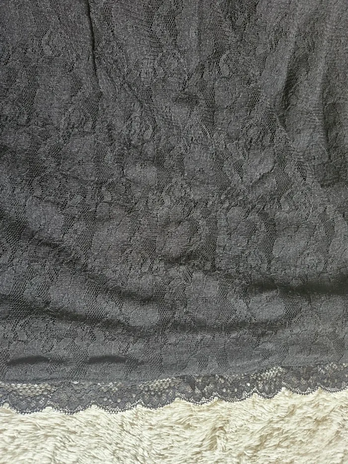 Robe noir sans manche avec dentelle - photo numéro 3