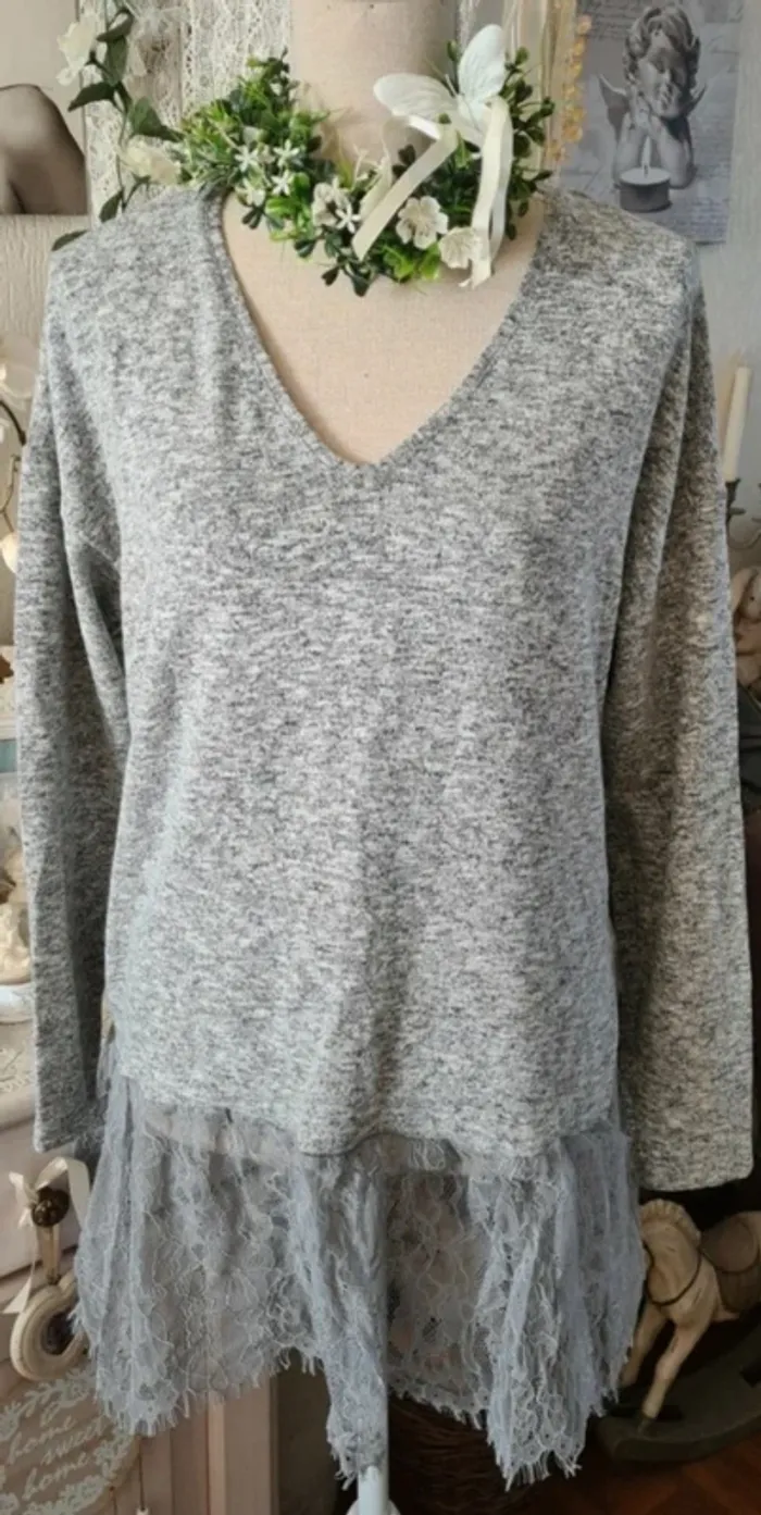 Pull fin dentelle col V Zara Taille M Neuf