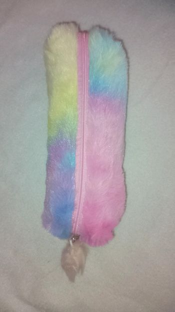 Trousse douce rainbow pompon rose