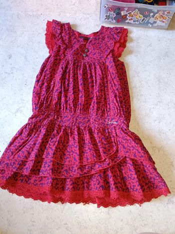 Robe catimini 8 ans juste les boutons à peut être recoudre