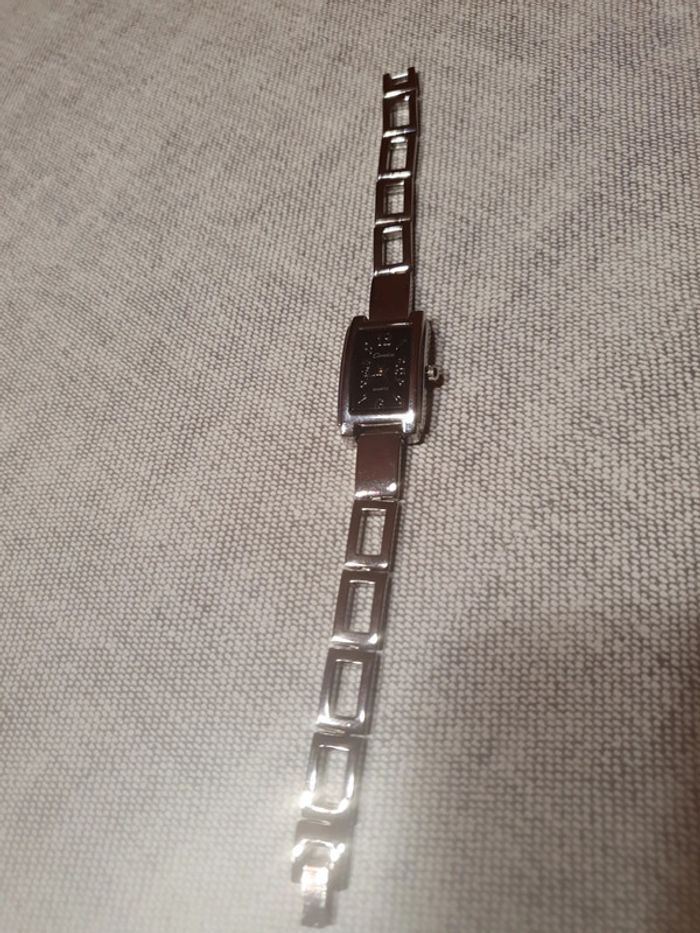 Montre fine argentée - photo numéro 2