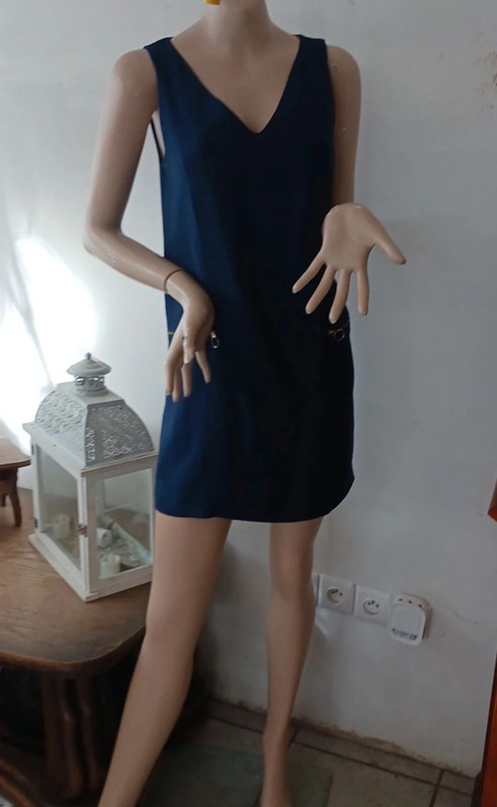 Robe 👗 taille 34 /xs zara basic - photo numéro 2