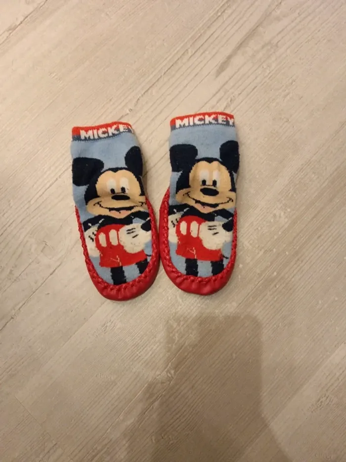 Chaussons chaussettes T23/26 Mickey