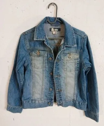 🧥 Veste en jean bleu délavé – H&M – 10/11 ans (140 cm)
