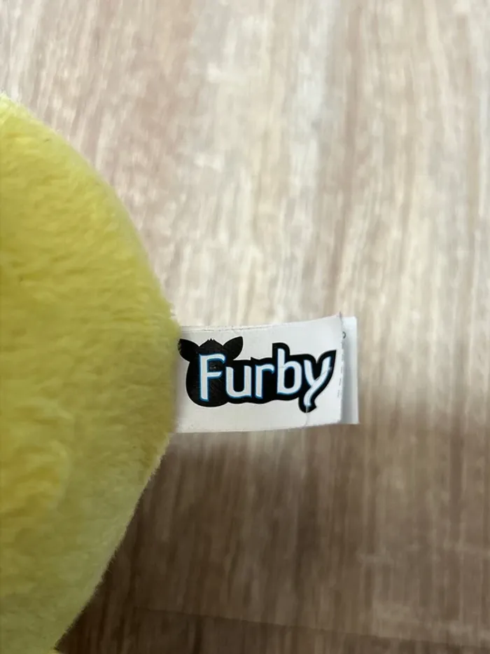 Peluche Furby jaune clin d’œil / Hasbro Play by Play (2013) / 15 cm / Très bon état - photo numéro 3