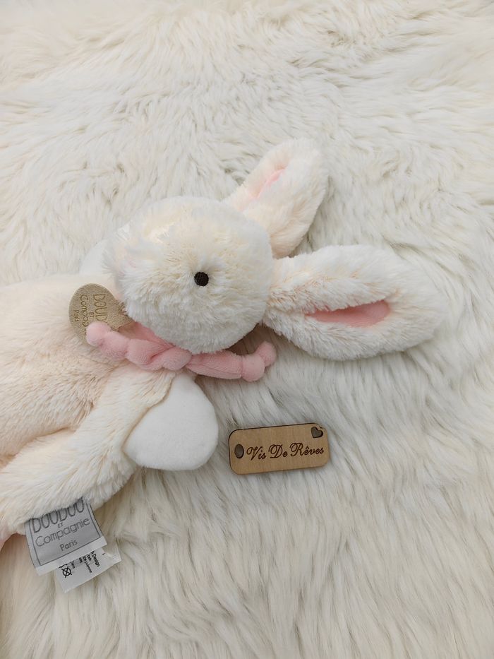 Doudou lapin Bonbon plat en velours blanc et rose Doudou et Compagnie DC2122. - photo numéro 2