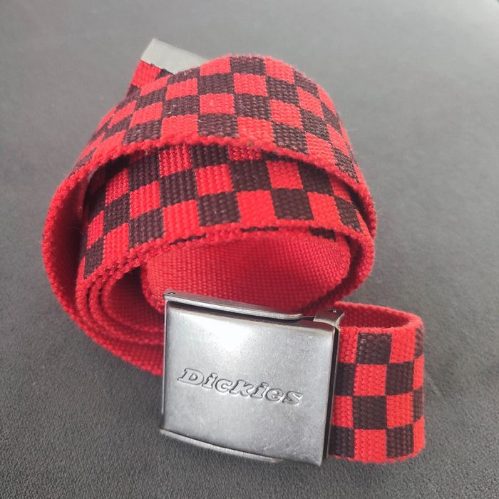 Ceinture Dickies vintage collector Dickies damiers rouge et noir boucle décapsuleur - photo numéro 2