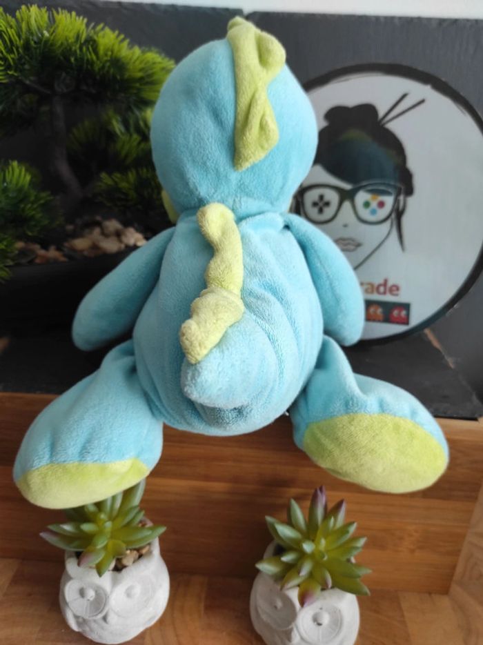 Doudou Peluche Dragon Dinosaure Bleu Vert Jogystar kiabi #geektradedoudou - photo numéro 2