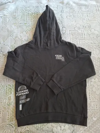 Sweat gris foncé Kiabi en très bon état, taille 12 ans