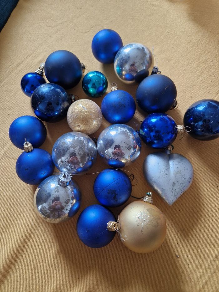 18 boules Noël bleues