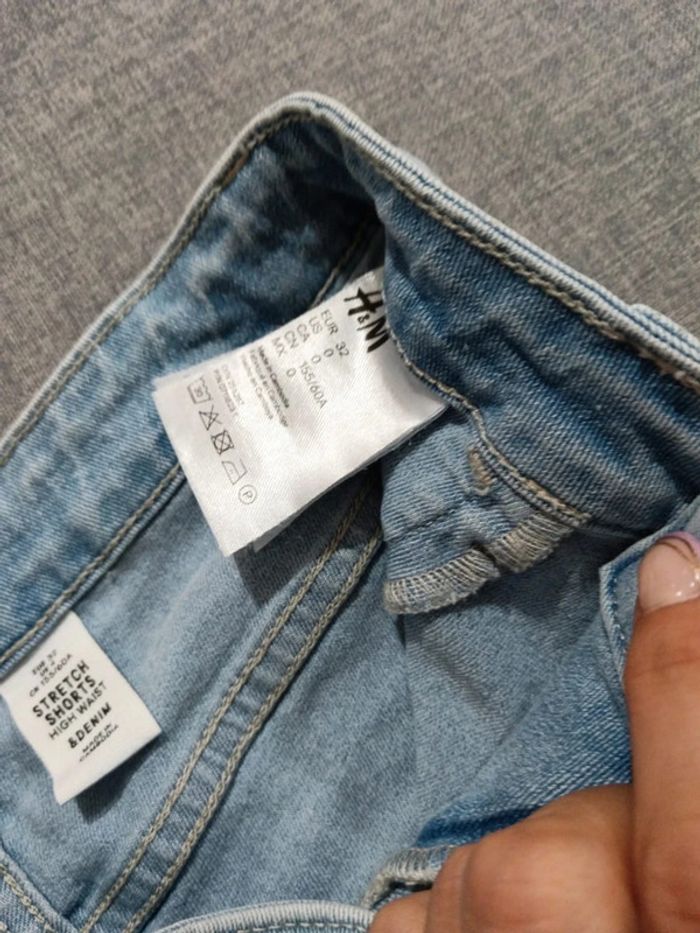 C54 short jeans bleu H&M 32 - photo numéro 3