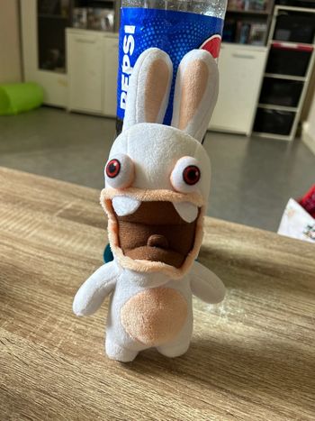 Peluche lapin cretin