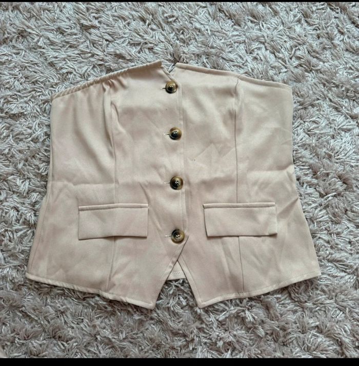 Top style blazer avec boutons à épaules dénudées - photo numéro 3