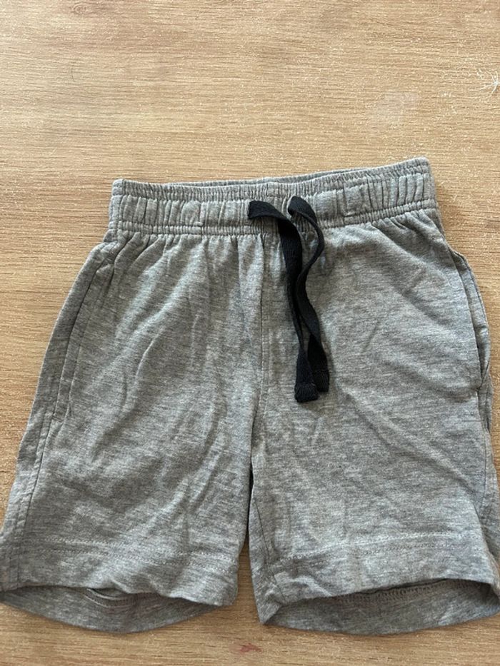 Short gris • Kiabi • 4 ans