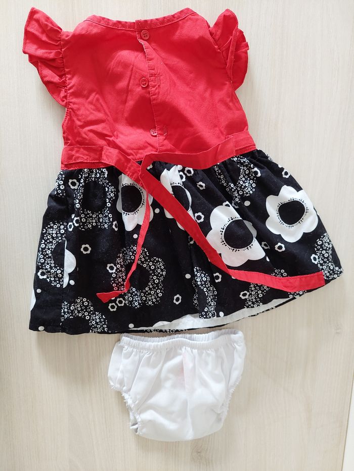 Robe rouge et noir avec la culotte 12/18 mois - photo numéro 2