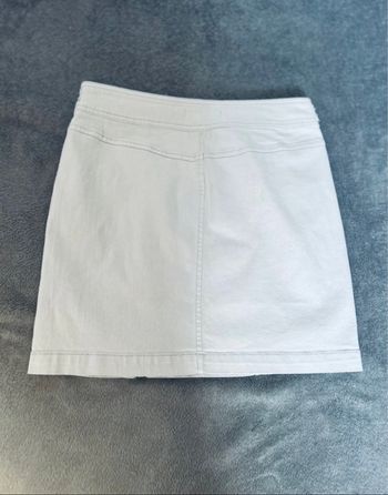 Jupe en jean taille M cache cache en très bon état 