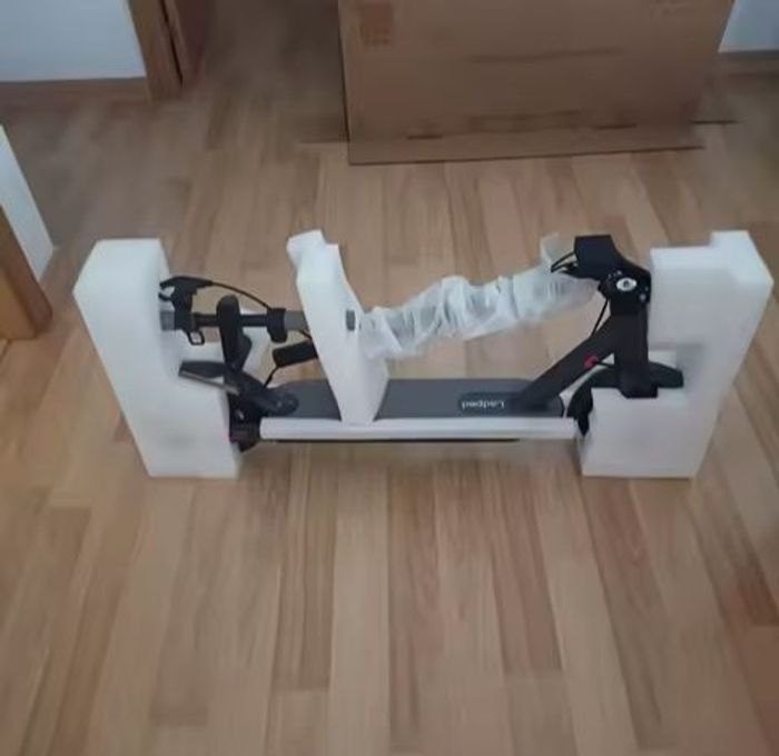 Trottinette électrique 350 Watt 30km/h 30 km d'autonomie neuve première main jamais été utilisée siège démontable - photo numéro 8