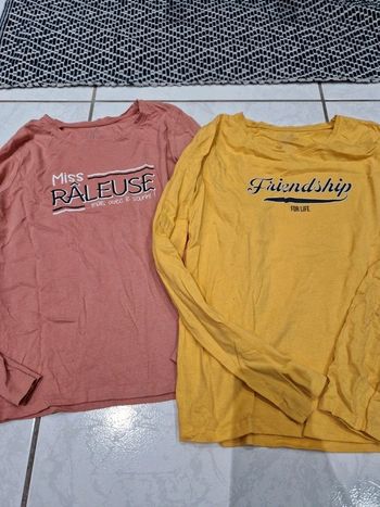 Lot de 2 Tee shirt avec écriture rose et jaune